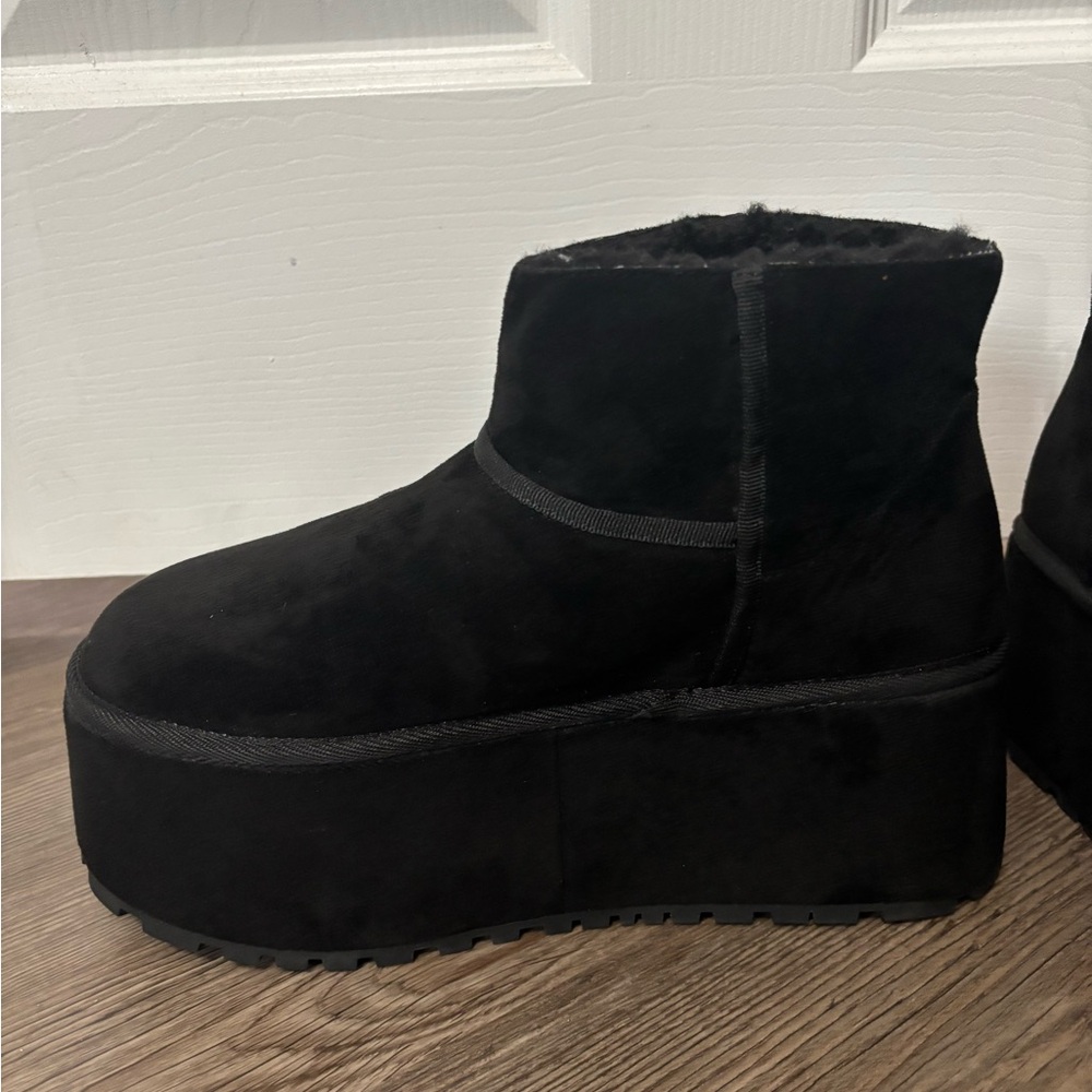 NWOB Dolls Kill / Sugar Thrillz Black Popular Lifestyle Ankle Boots - Picture 5 of 8